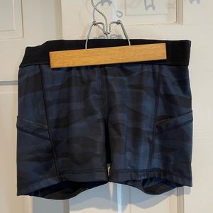 Lululemon Spandex shorts with pockets size 8